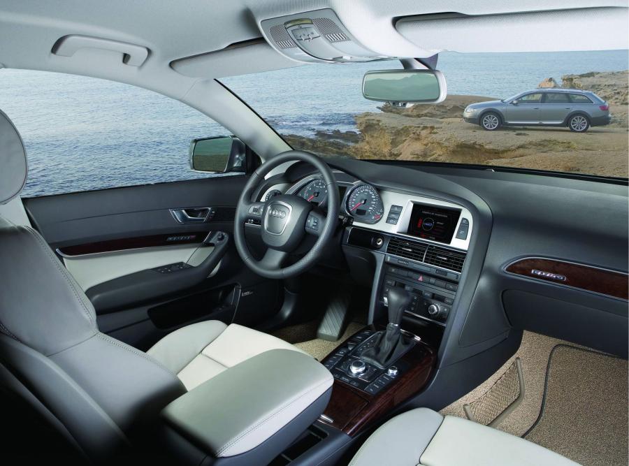Интерьер Audi A6 Allroad 4.2 Quattro (4F, C6) 2006 года  (фото 20 из 44)